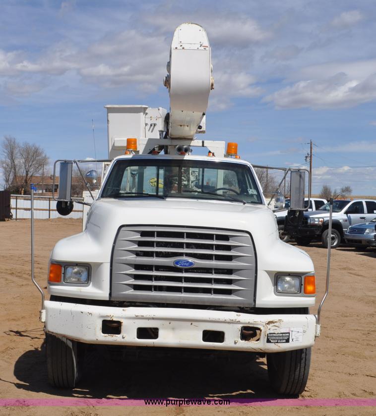 image for item F2342 1995 Ford F800 bucket truck