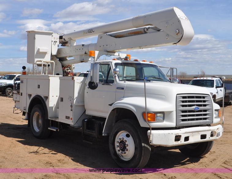 image for item F2342 1995 Ford F800 bucket truck