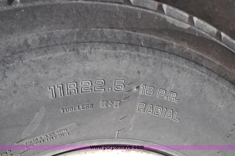 image for item F2342 1995 Ford F800 bucket truck