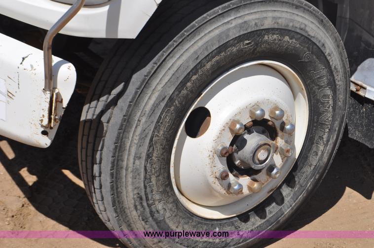 image for item F2342 1995 Ford F800 bucket truck