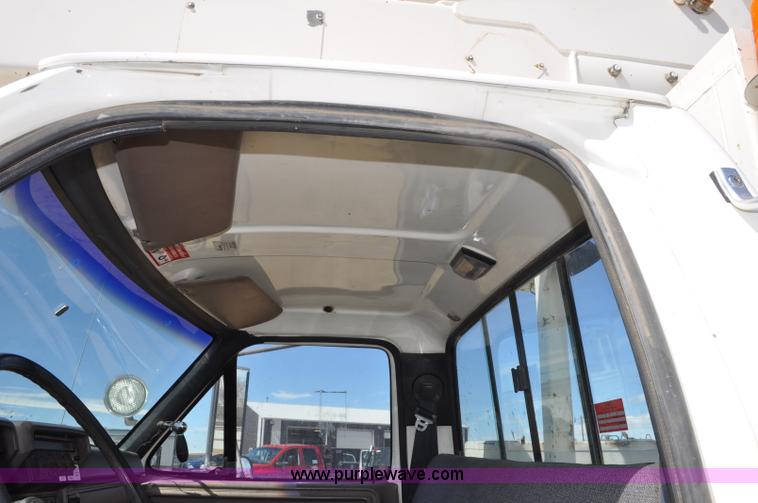 image for item F2342 1995 Ford F800 bucket truck