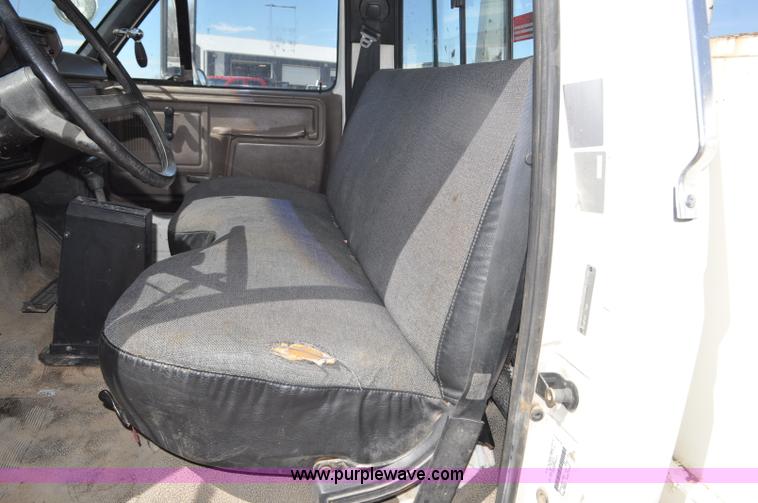 image for item F2342 1995 Ford F800 bucket truck