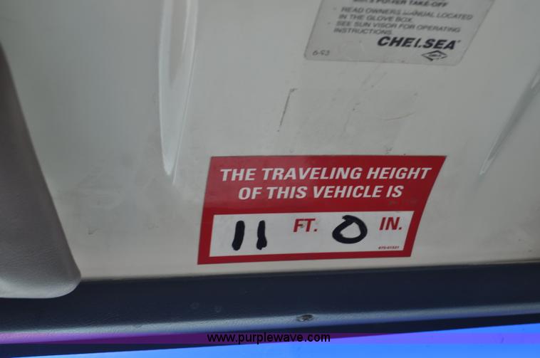 image for item F2342 1995 Ford F800 bucket truck