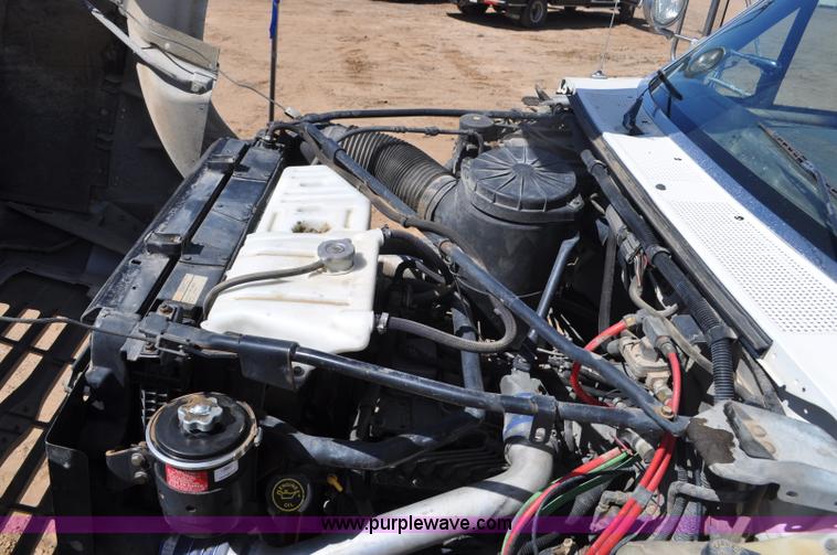 image for item F2342 1995 Ford F800 bucket truck