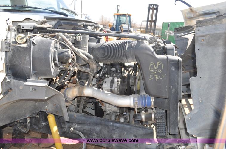 image for item F2342 1995 Ford F800 bucket truck