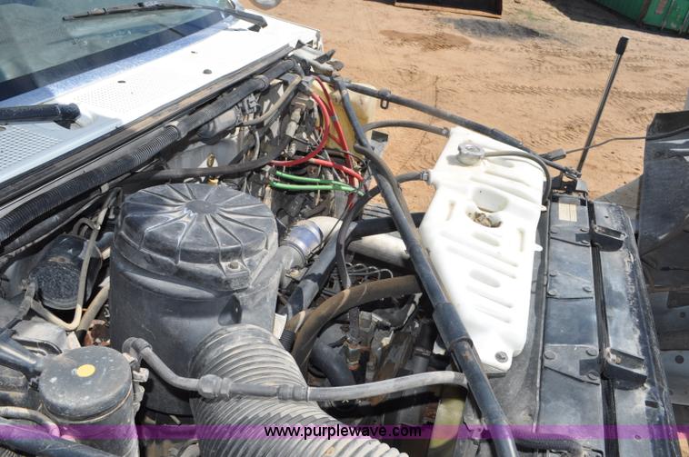 image for item F2342 1995 Ford F800 bucket truck