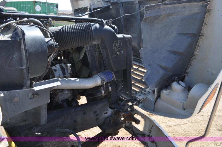 image for item F2342 1995 Ford F800 bucket truck