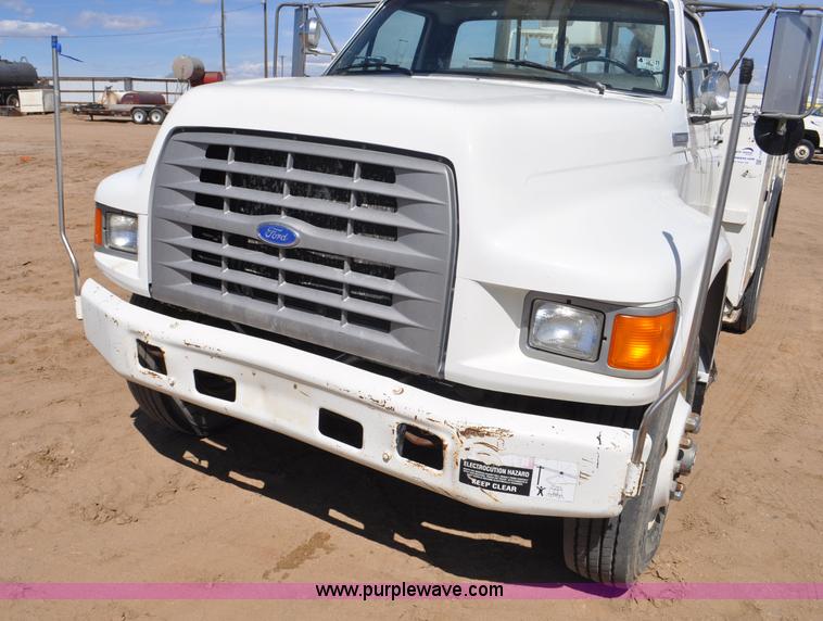 image for item F2342 1995 Ford F800 bucket truck