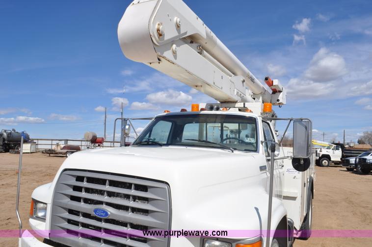 image for item F2342 1995 Ford F800 bucket truck