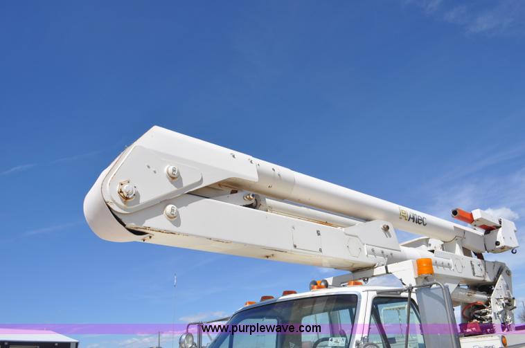 image for item F2342 1995 Ford F800 bucket truck