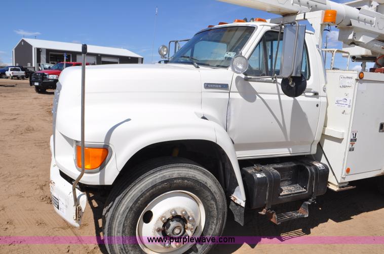 image for item F2342 1995 Ford F800 bucket truck