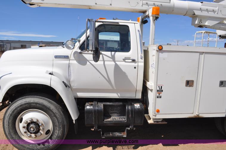image for item F2342 1995 Ford F800 bucket truck