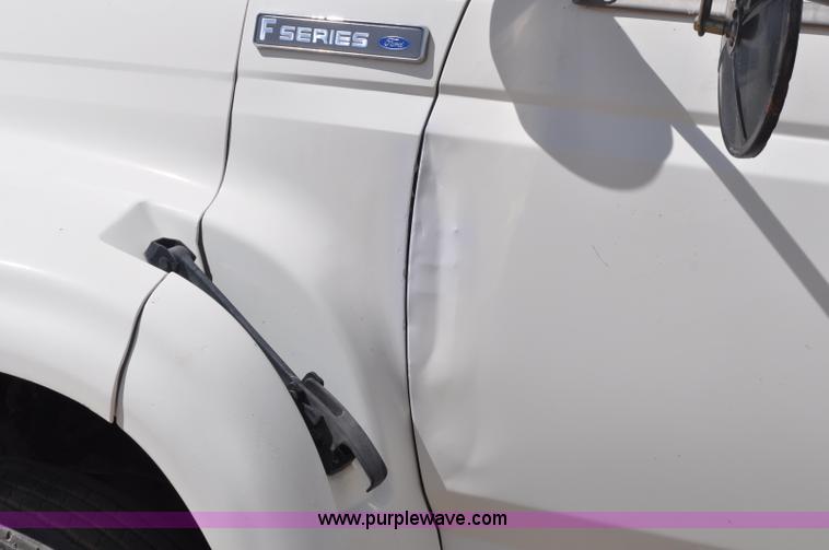 image for item F2342 1995 Ford F800 bucket truck