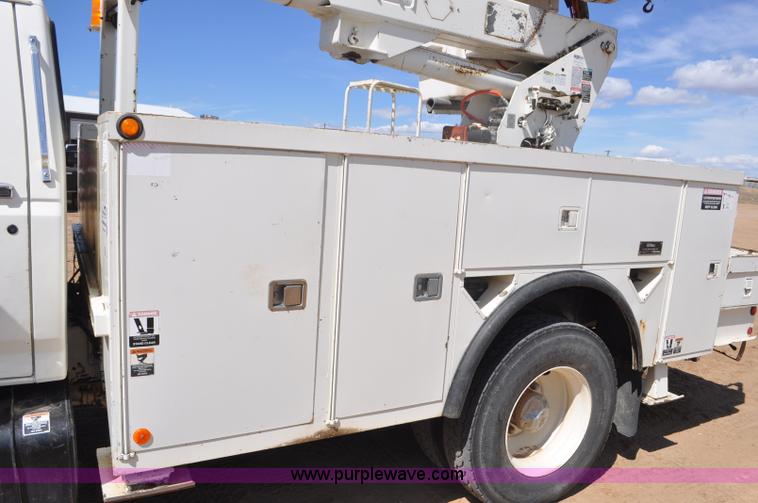 image for item F2342 1995 Ford F800 bucket truck