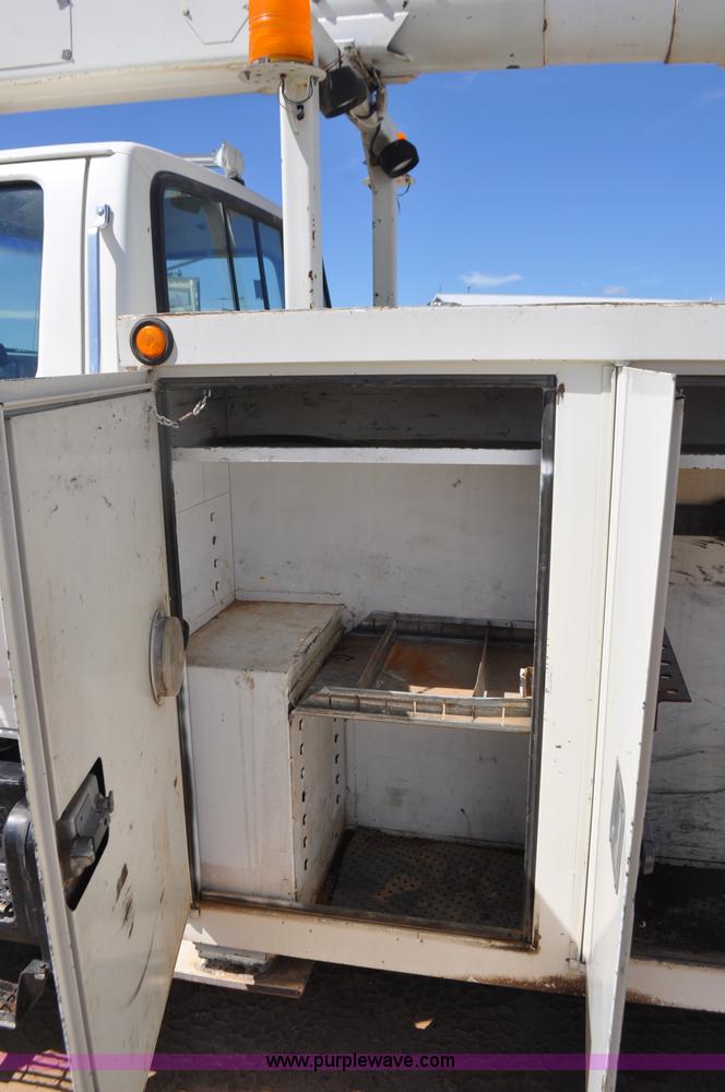 image for item F2342 1995 Ford F800 bucket truck