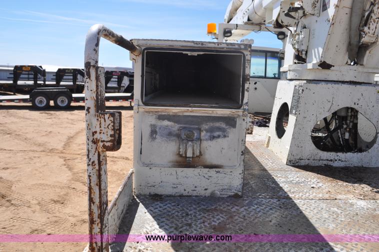 image for item F2342 1995 Ford F800 bucket truck