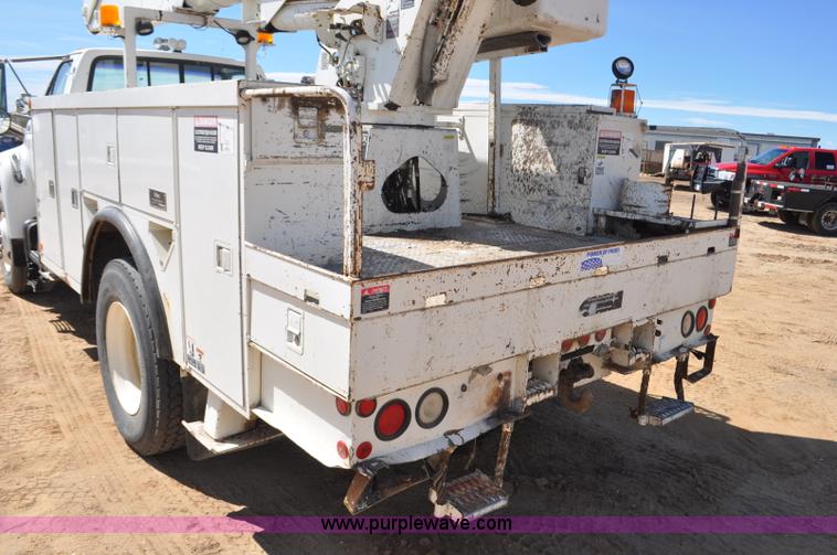 image for item F2342 1995 Ford F800 bucket truck