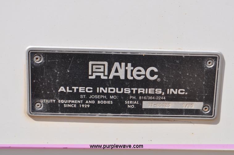 image for item F2342 1995 Ford F800 bucket truck