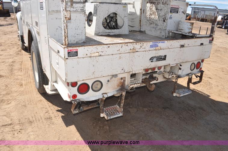 image for item F2342 1995 Ford F800 bucket truck