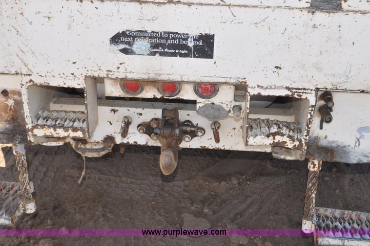 image for item F2342 1995 Ford F800 bucket truck