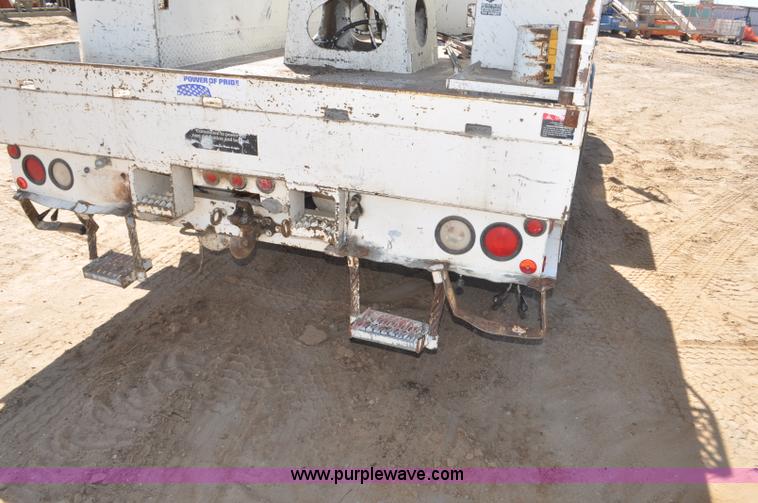 image for item F2342 1995 Ford F800 bucket truck