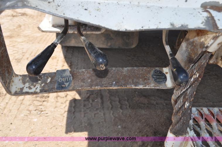 image for item F2342 1995 Ford F800 bucket truck