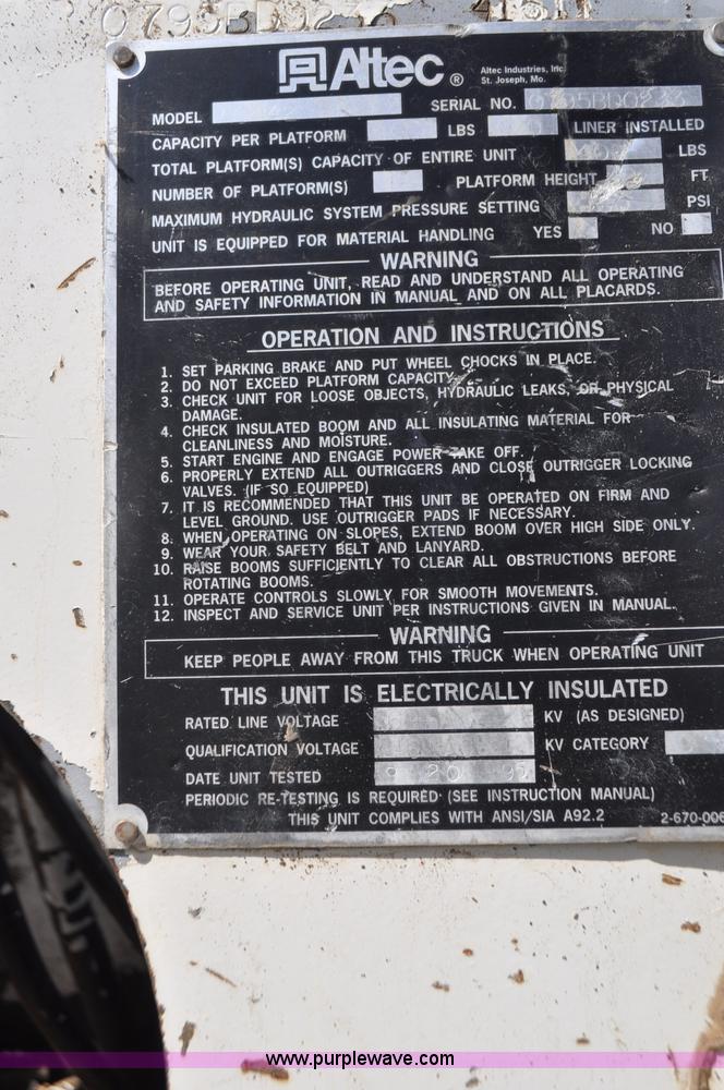 image for item F2342 1995 Ford F800 bucket truck