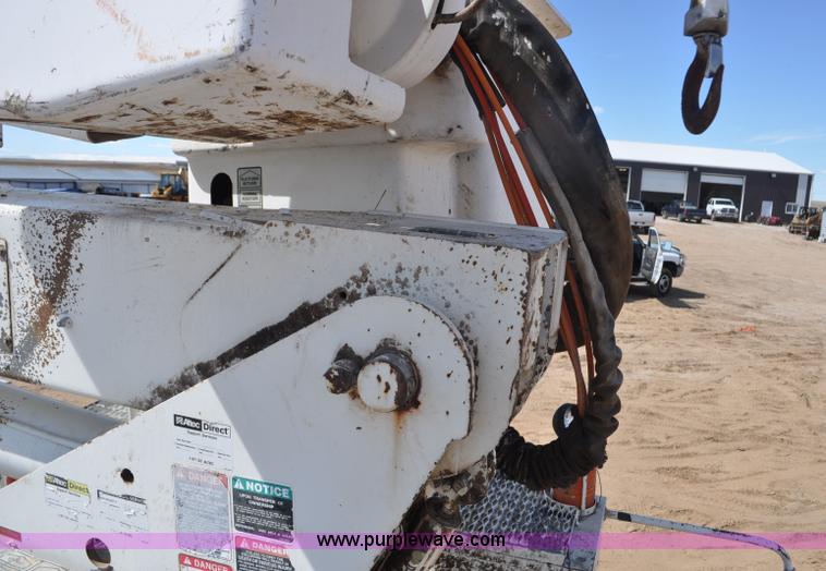 image for item F2342 1995 Ford F800 bucket truck