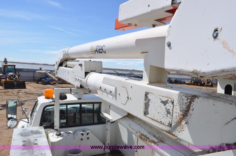 image for item F2342 1995 Ford F800 bucket truck