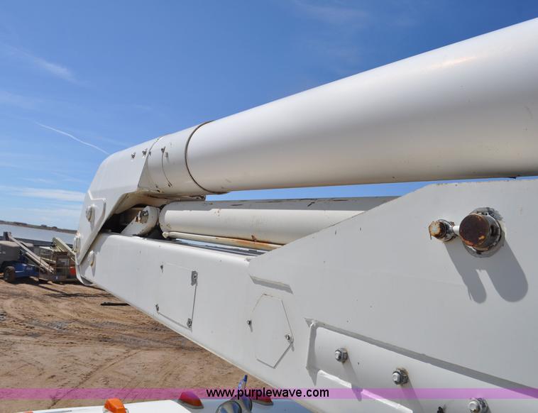 image for item F2342 1995 Ford F800 bucket truck