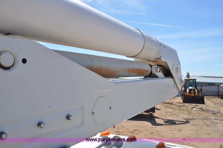 image for item F2342 1995 Ford F800 bucket truck