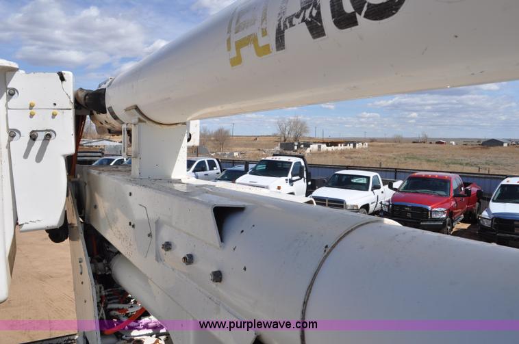 image for item F2342 1995 Ford F800 bucket truck