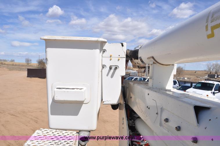 image for item F2342 1995 Ford F800 bucket truck