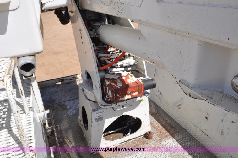 image for item F2342 1995 Ford F800 bucket truck
