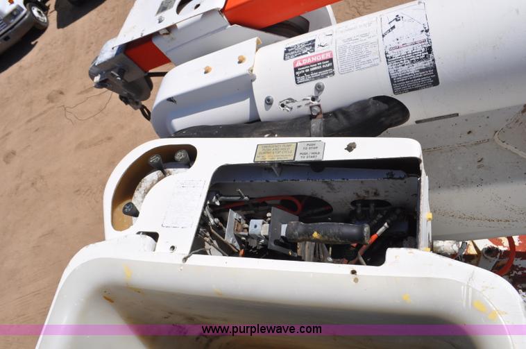 image for item F2342 1995 Ford F800 bucket truck