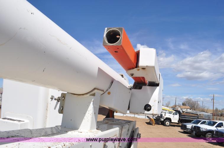 image for item F2342 1995 Ford F800 bucket truck