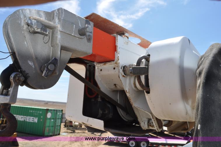 image for item F2342 1995 Ford F800 bucket truck