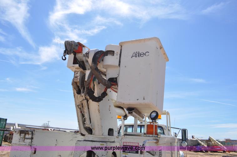 image for item F2342 1995 Ford F800 bucket truck