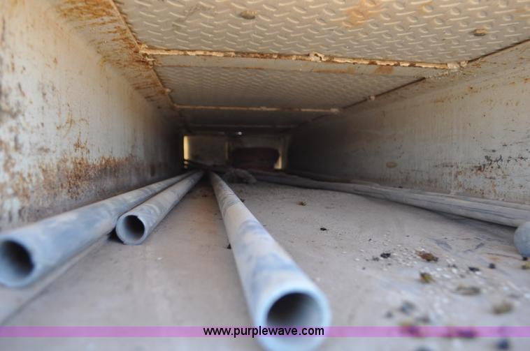 image for item F2342 1995 Ford F800 bucket truck