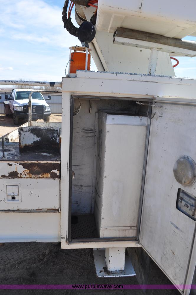 image for item F2342 1995 Ford F800 bucket truck