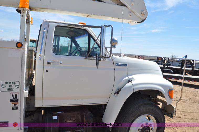 image for item F2342 1995 Ford F800 bucket truck
