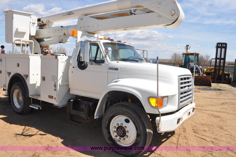 image for item F2342 1995 Ford F800 bucket truck