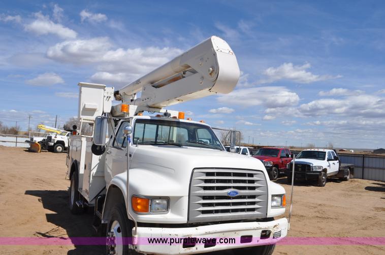 image for item F2342 1995 Ford F800 bucket truck