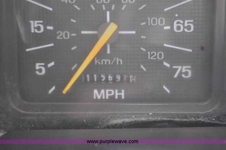 image for item F2342 1995 Ford F800 bucket truck