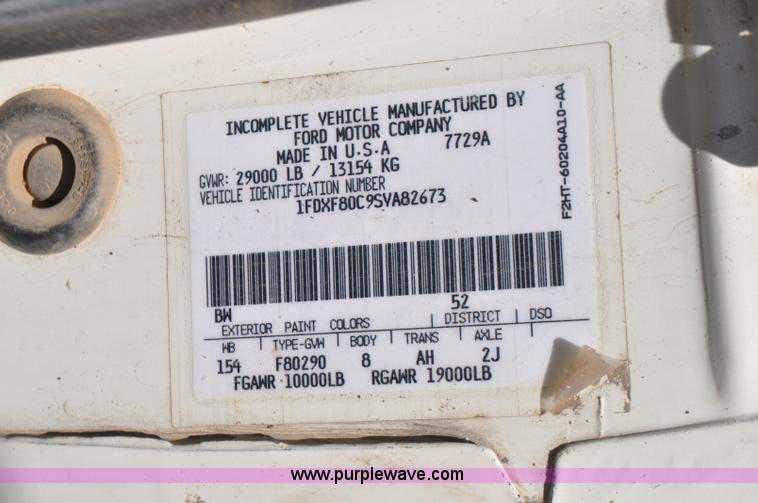 image for item F2342 1995 Ford F800 bucket truck