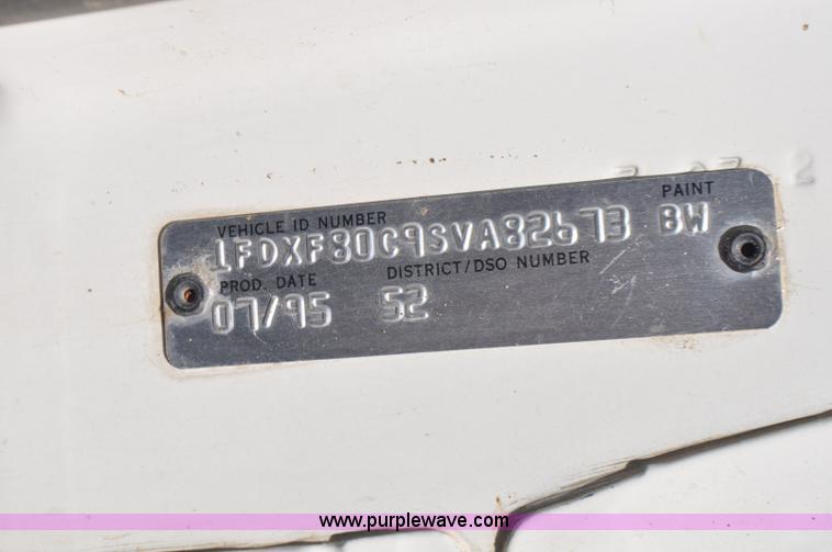 image for item F2342 1995 Ford F800 bucket truck