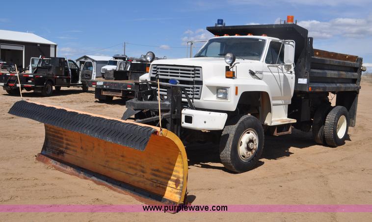 image for item F2343 1993 Ford F700 dump truck