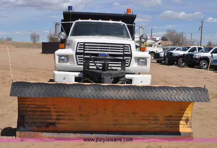 image for item F2343 1993 Ford F700 dump truck