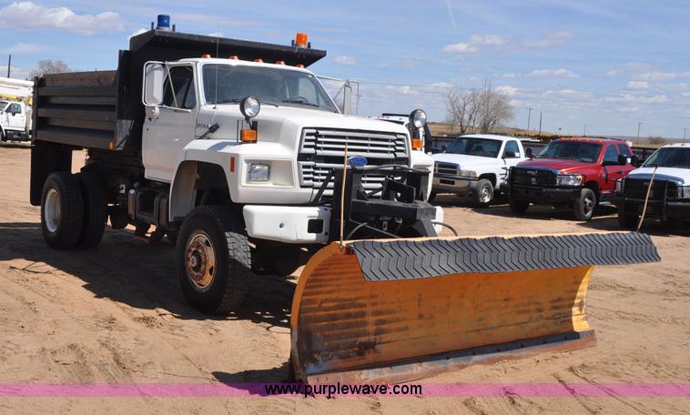 image for item F2343 1993 Ford F700 dump truck