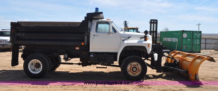 image for item F2343 1993 Ford F700 dump truck
